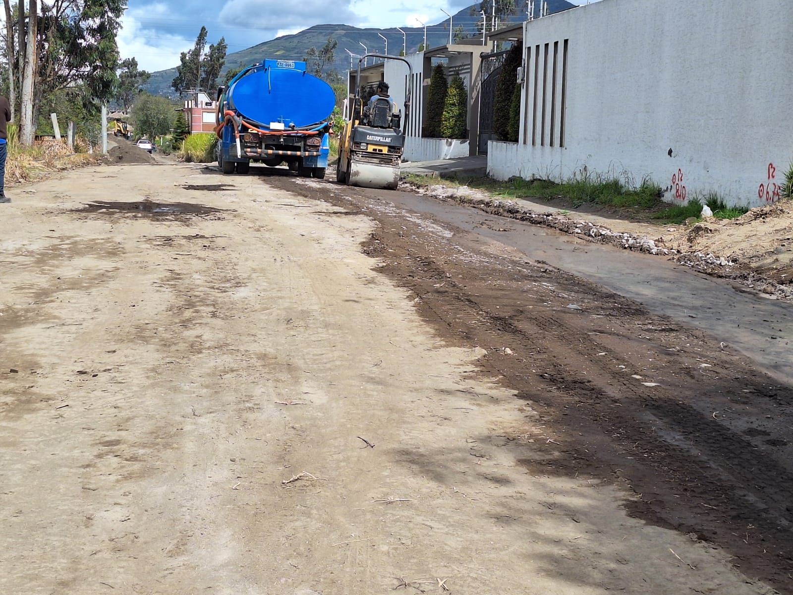 INICIÓ LA OBRA DE ASFALTADO EN EL BARRIO INECEL DEL CASERÍO TANGAICHE